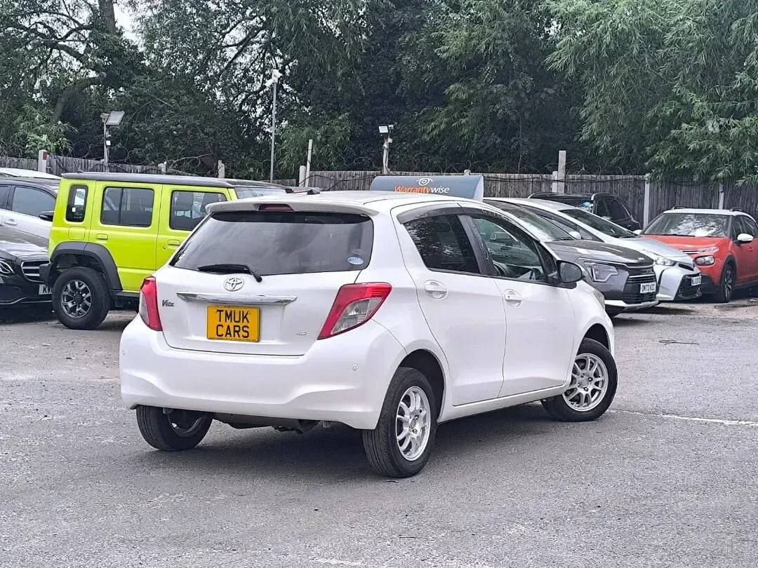 Used Toyota Yaris 2011 Pearl white Hatchback