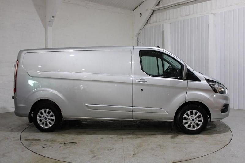 Used Ford Transit Custom Limited 170 HP (125 kW) 2022 Silver Van