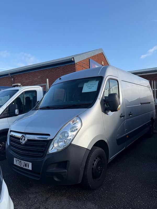 Used Vauxhall Movano 130 HP (95 kW) 2019 Silver MPV