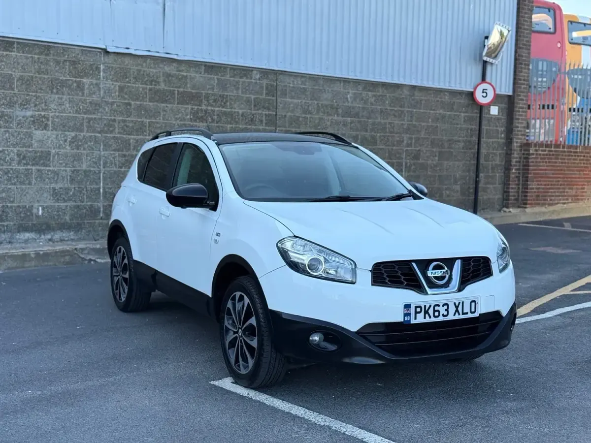 Used Nissan Qashqai 360º 2013 White SUV