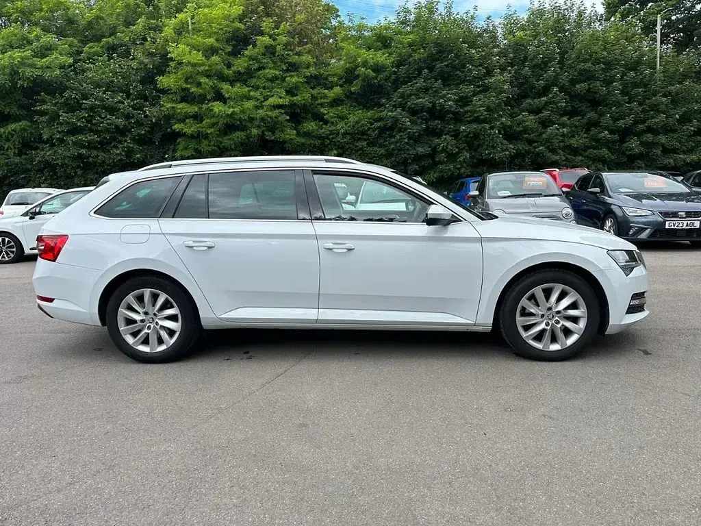 Used Skoda Superb SE Technology 150 HP (110 kW) 2023 White Estate