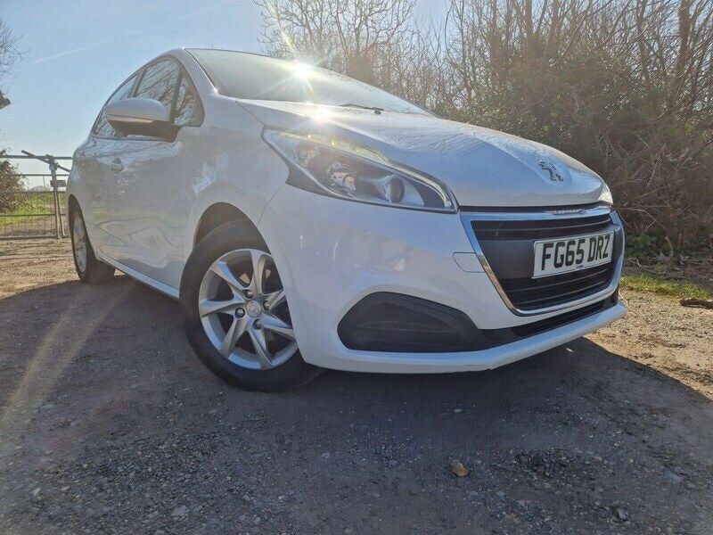 White Used 2015 Peugeot 208 Active Hatchback | £2,876 (Fair price) - Image 1/4