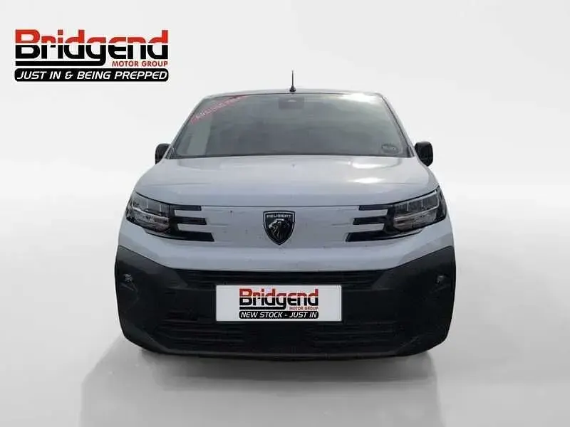 Second-hand Peugeot Partner S 131 CP (96 kW) 2024 Alb Monovolum