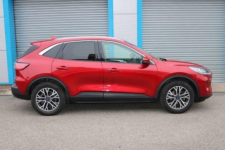 Used Ford Kuga Titanium 150 HP (110 kW) 2022 Red SUV
