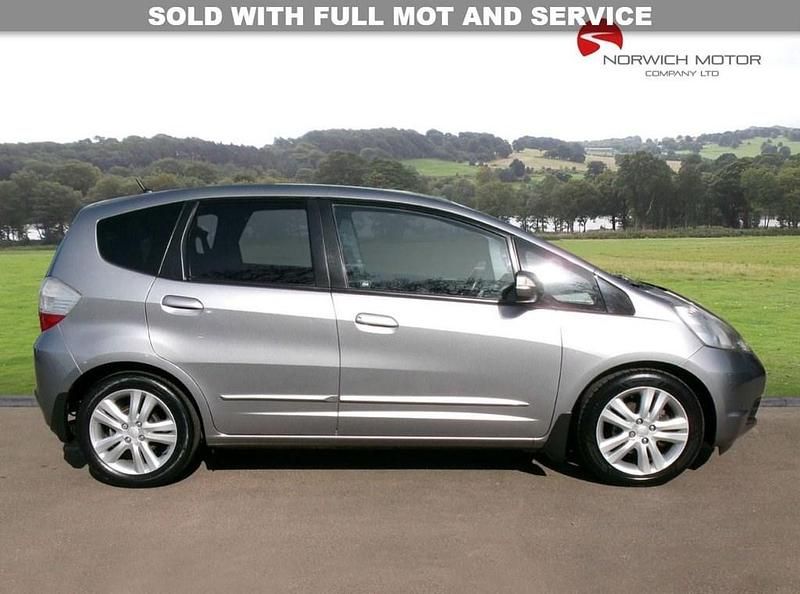 Used Honda Jazz EX 100 HP (73 kW) 2010 Silver Hatchback