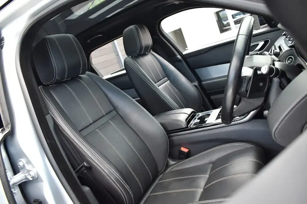 Used Land Rover Range Rover Velar SE 275 HP (202 kW) 2019 Silver SUV