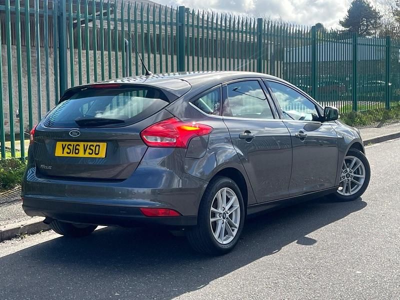 Used Ford Focus Zetec 120 HP (88 kW) 2016 Grey Hatchback