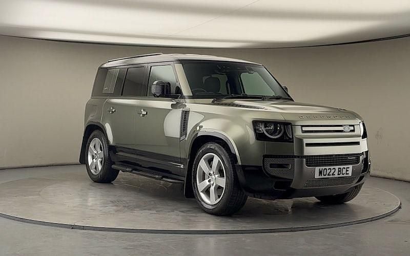 Used Land Rover Defender Dynamic 404 HP (297 kW) 2022 Pangea green SUV