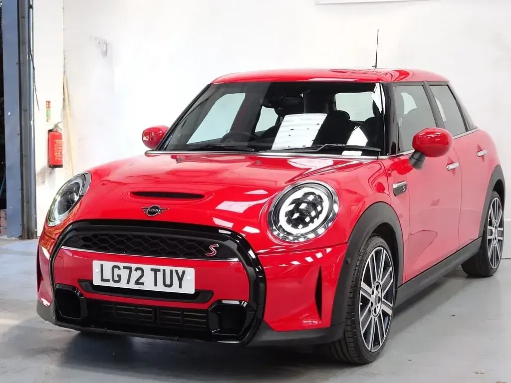 Used Mini Cooper S Exclusive 178 HP (130 kW) 2022 Red Hatchback