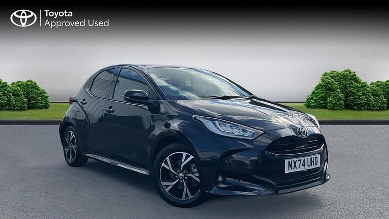 Used Toyota Yaris Hybrid Design 116 HP (85 kW) 2024 Black Hatchback
