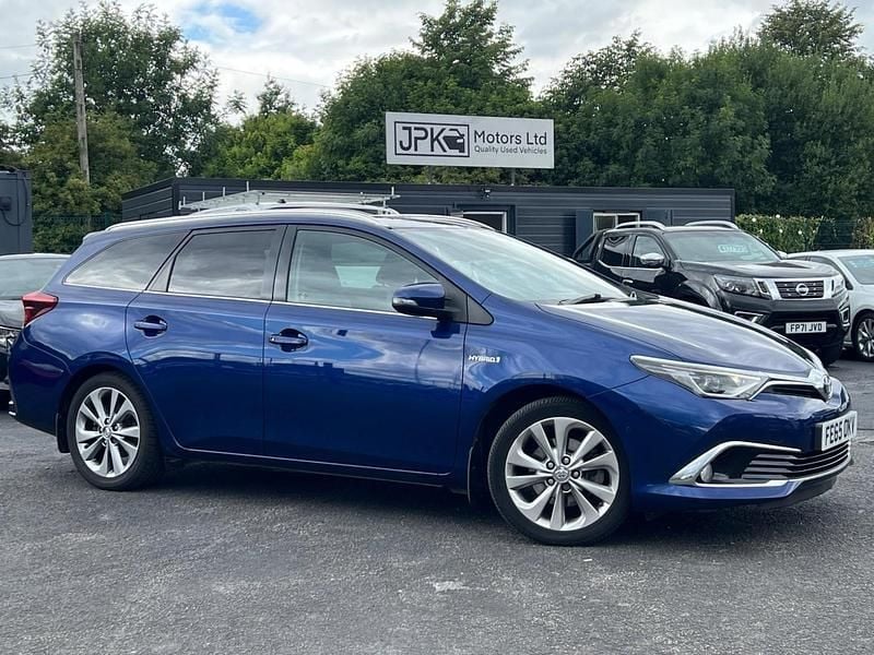 Blue Used 2015 Toyota Auris Hybrid Estate | £9,995 (Fair price) - Image 1/4