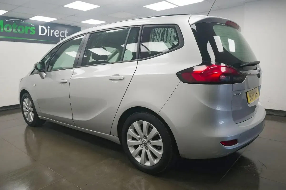 Used Vauxhall Zafira Design Edition 140 HP (102 kW) 2017 Silver MPV