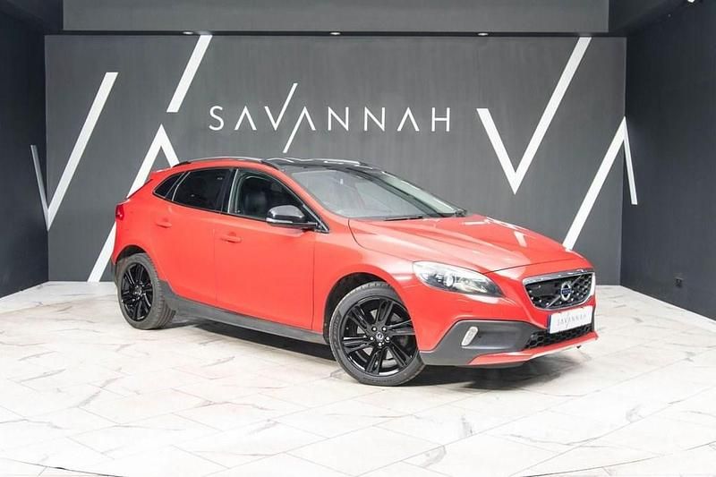 Used Volvo V40 254 HP (186 kW) 2013 Red Hatchback