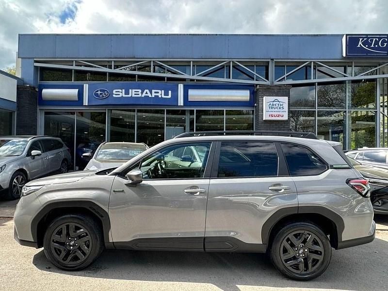 Usado Subaru Forester 136 CV (100 kW) 2025 Plateado SUV