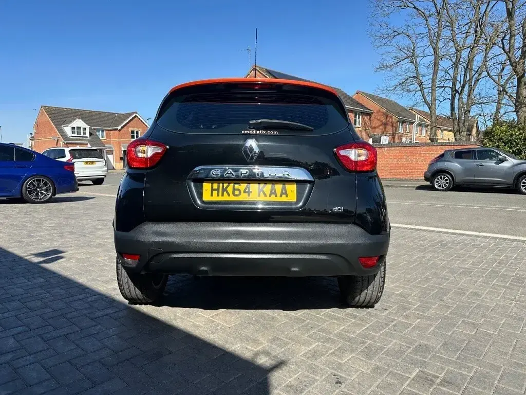 Used Renault Captur Dynamique 90 HP (66 kW) 2015 Black/orange SUV