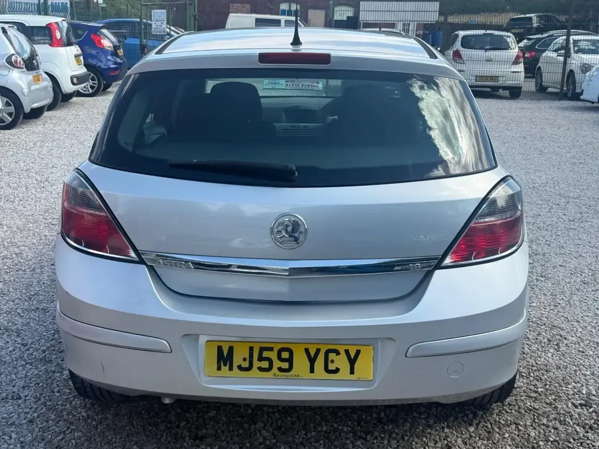 Used Vauxhall Astra Club 115 HP (84 kW) 2009 Silver Hatchback