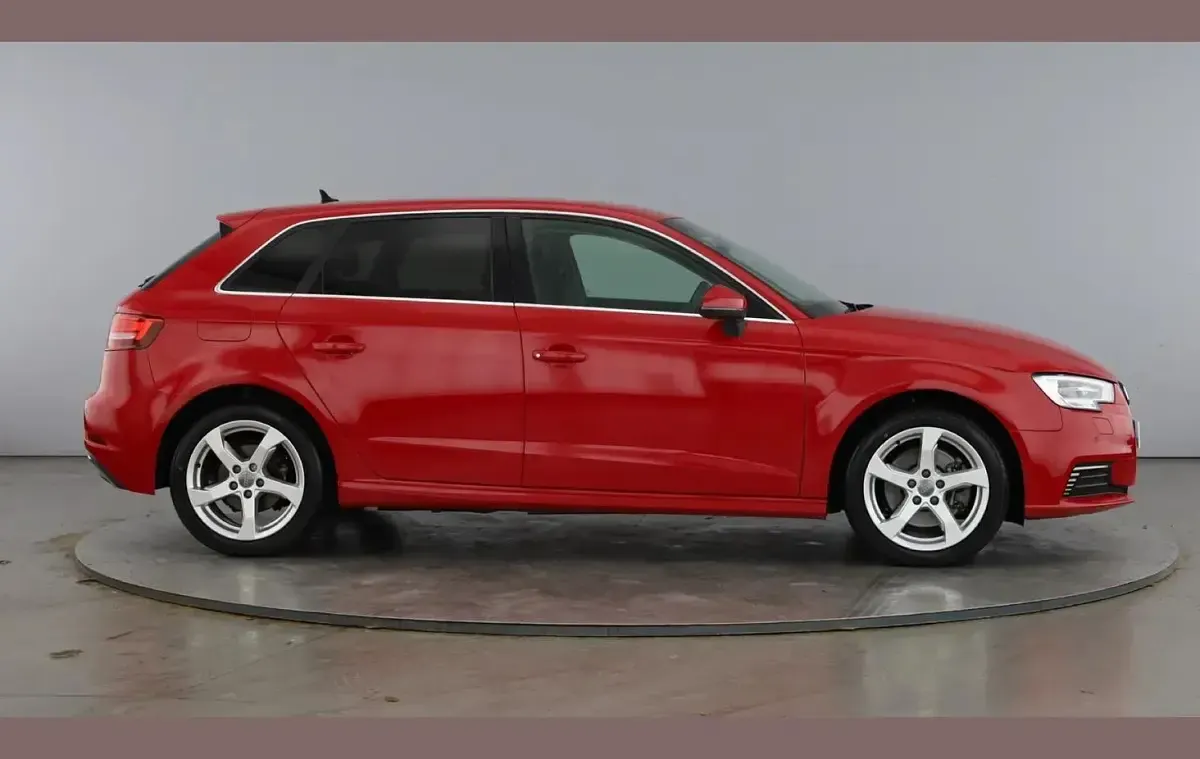 Used Audi A3 e-tron Advanced 200 HP (147 kW) 2021 Red Hatchback