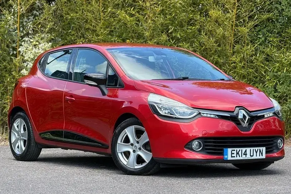 Used Renault Clio Dynamique 90 HP (66 kW) 2014 Red Hatchback