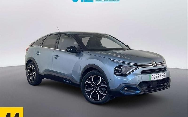 Begagnad Citroën e-C4 Shine 100 kW (136 HK) 2023 Halvkombi