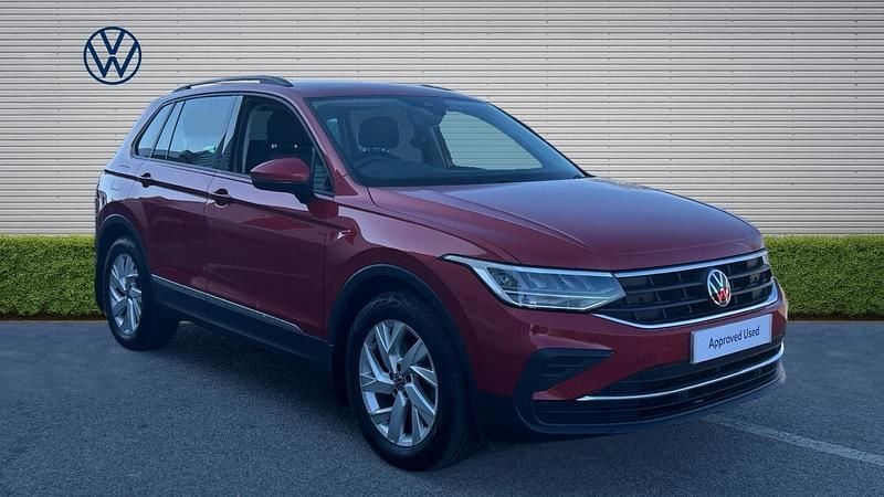 Used VW Tiguan Life 150 HP (110 kW) 2022 Red SUV