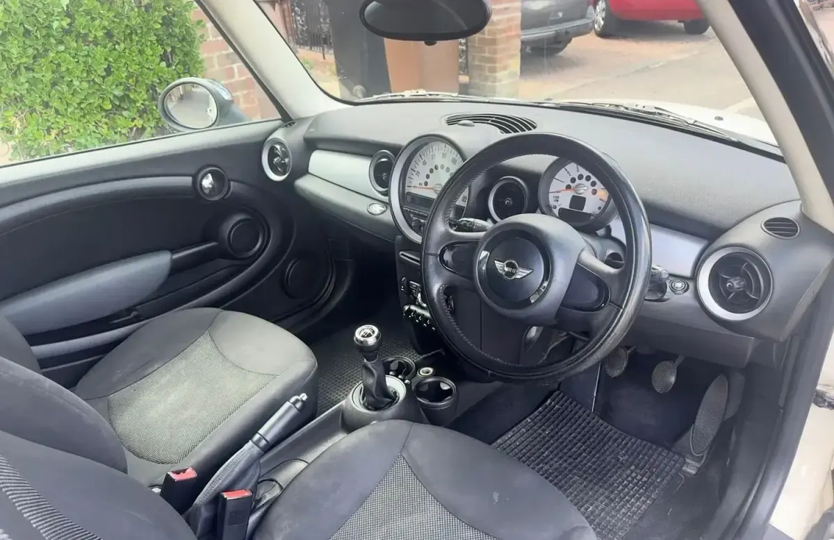 Used Mini ONE Hatch 98 HP (72 kW) 2011 White Hatchback