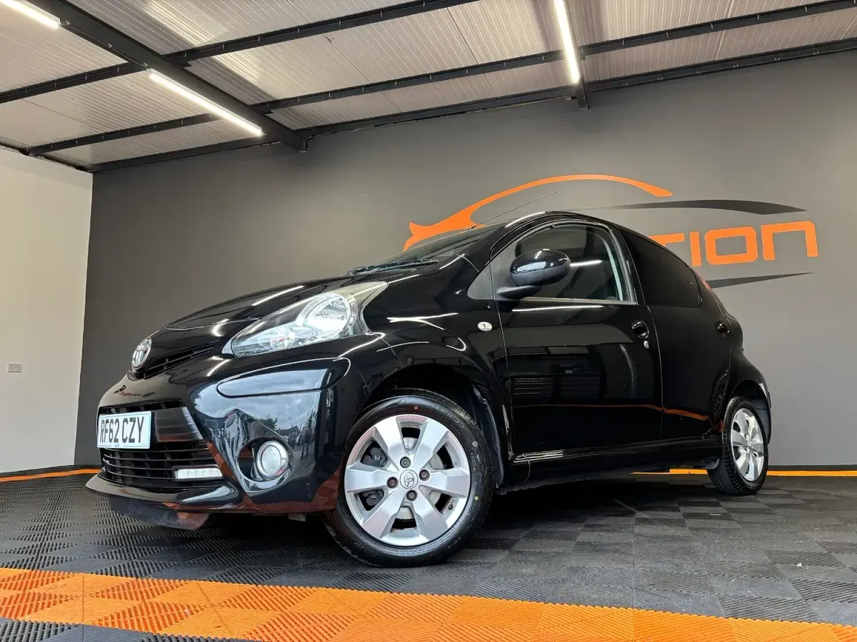 Used Toyota Aygo 68 HP (50 kW) 2013 Black Hatchback