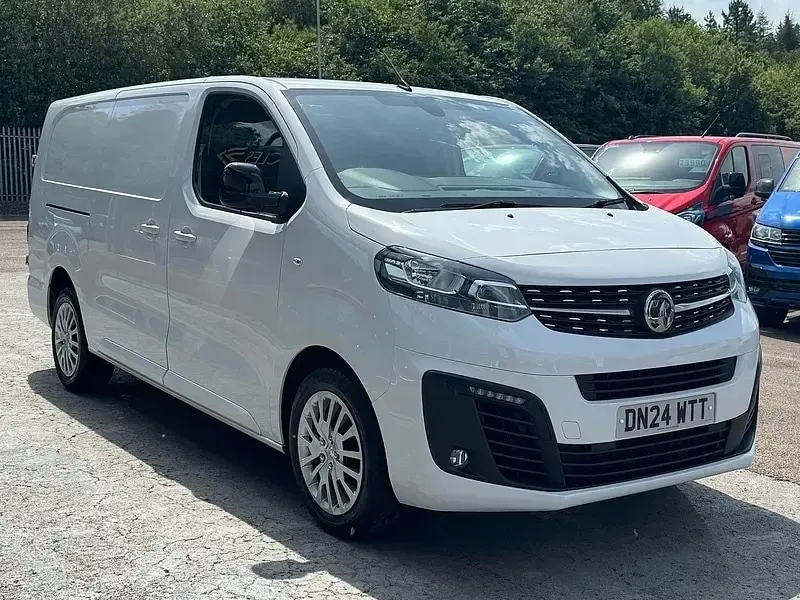 Used Vauxhall Vivaro 145 HP (106 kW) 2024 White MPV