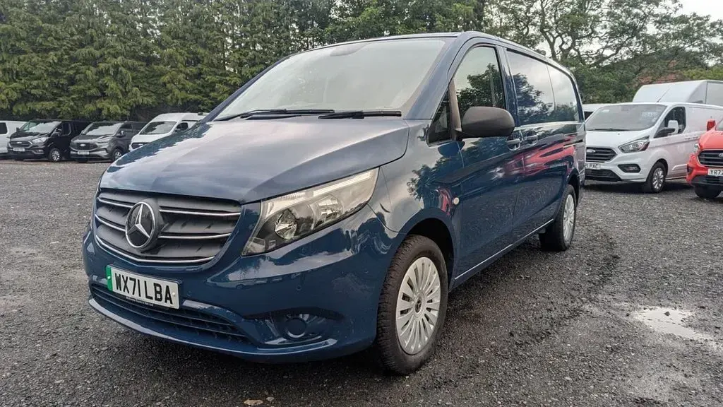 Used Mercedes e-Vito Progressive 85 kW (116 HP) 2021 Blue Van