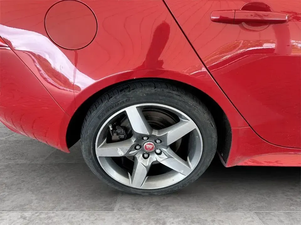 Used Jaguar XE R-Sport 200 HP (147 kW) 2019 Red Sedan