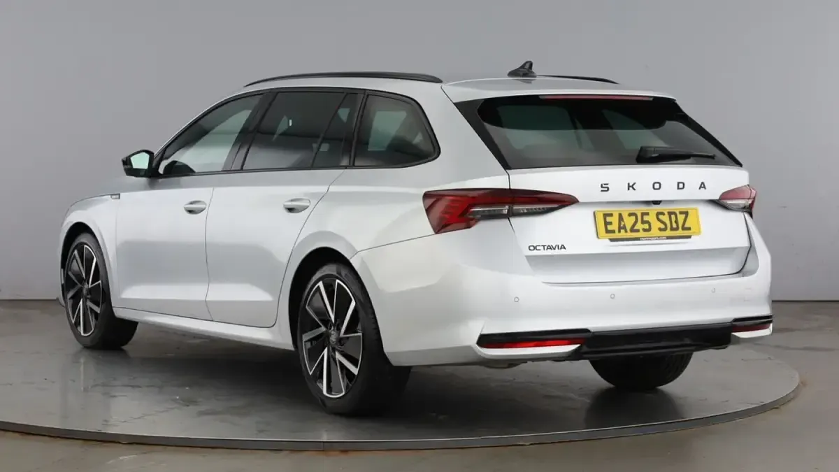 Used Skoda Octavia SportLine 147 HP (108 kW) 2025 Brilliant silver metallic Estate