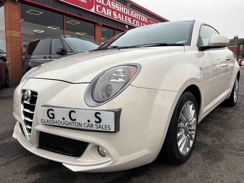 Used Alfa Romeo MiTo Sprint 85 HP (62 kW) 2014 White/black Hatchback