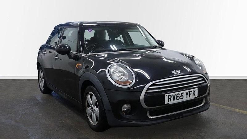 Black Used 2015 Mini Cooper Hatch Hatchback | £5,499 (Good price) - Image 1/4