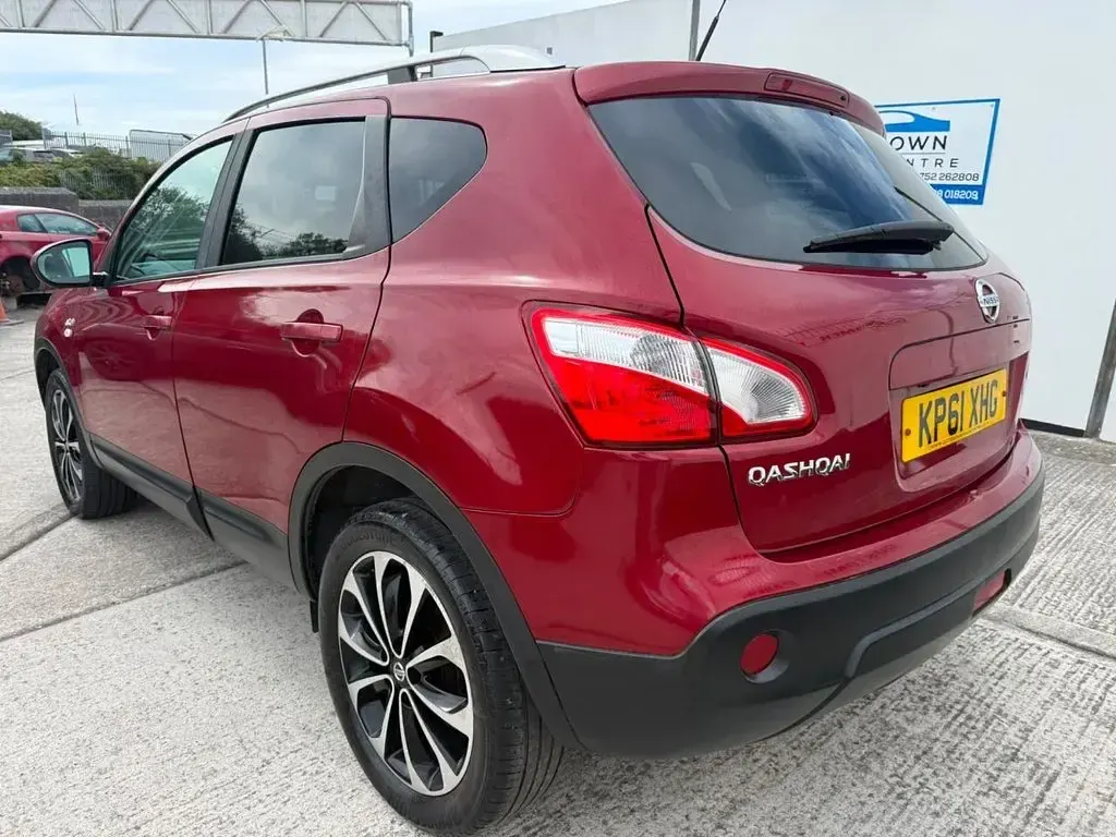 Used Nissan Qashqai N-TEC 117 HP (86 kW) 2011 Red SUV