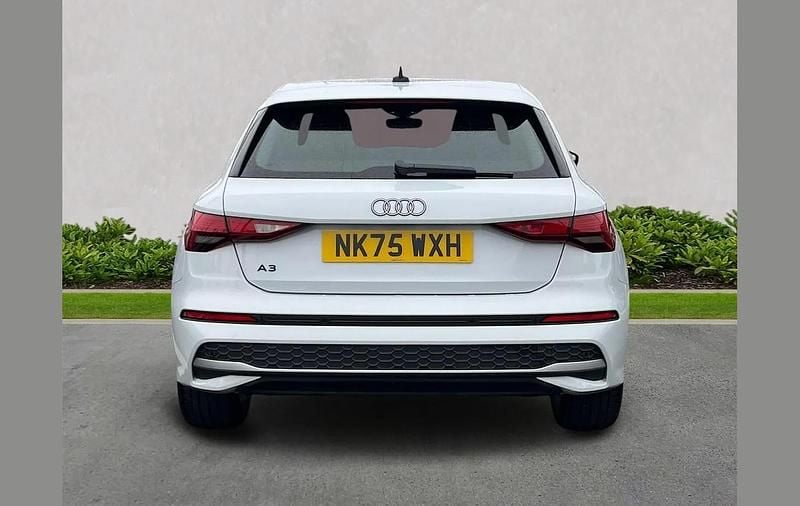 Usado Audi A3 e-tron Sport 200 CV (147 kW) 2025 Blanco Utilitario