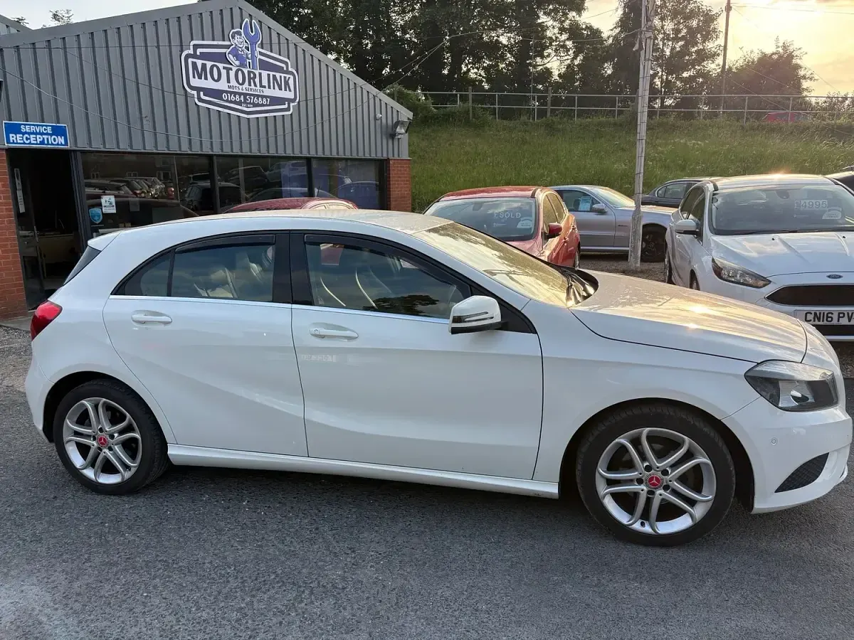 Used Mercedes A180 109 HP (80 kW) 2013 White Hatchback