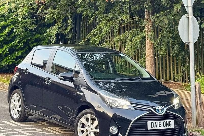 Used 2016 Toyota Yaris Hybrid | £10,195 (Fair price) - Image 1/1