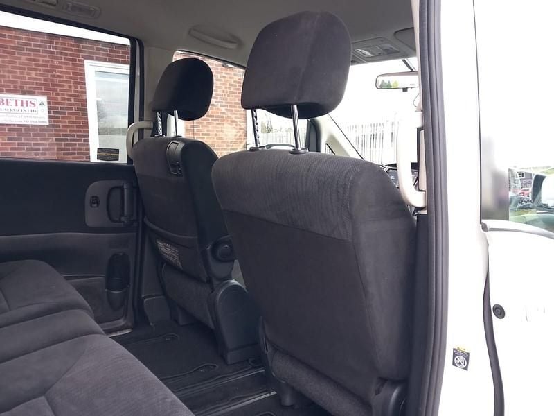 Used Nissan Serena 2010 White MPV