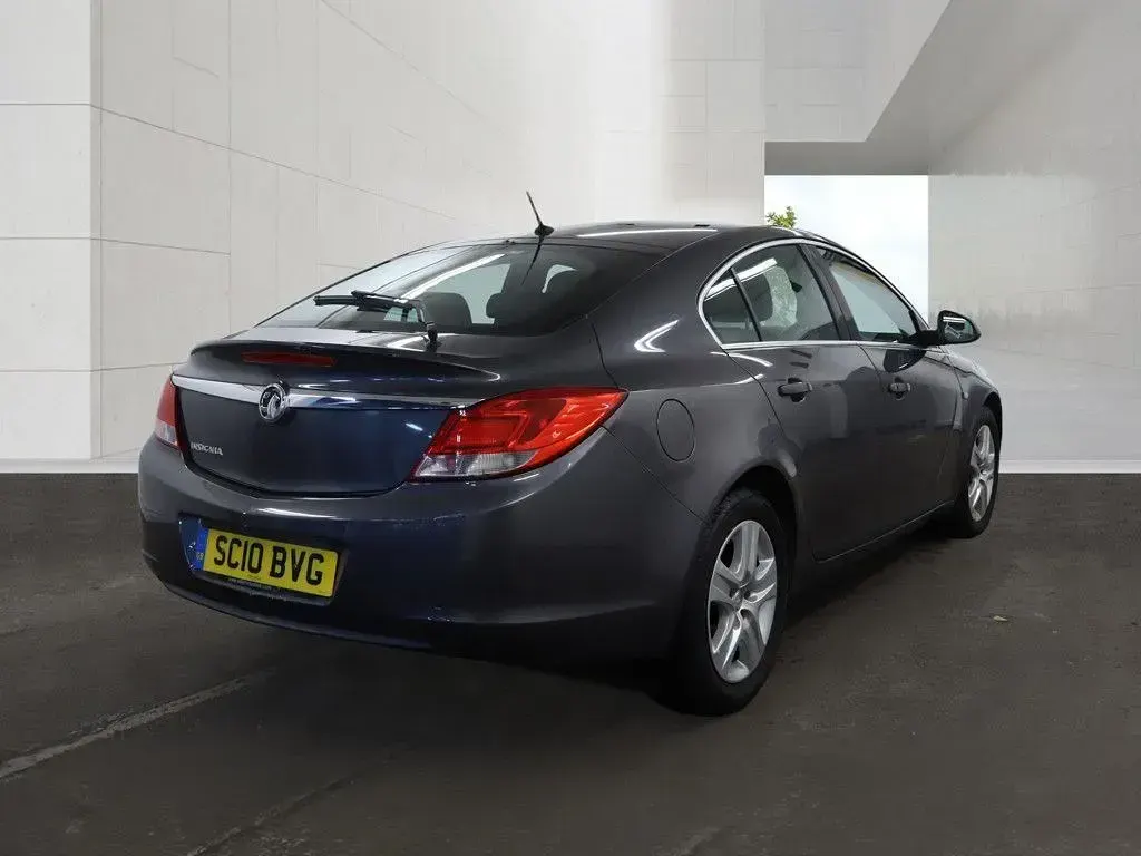 Second-hand Vauxhall Insignia 140 CP (102 kW) 2010 Gri Hatchback