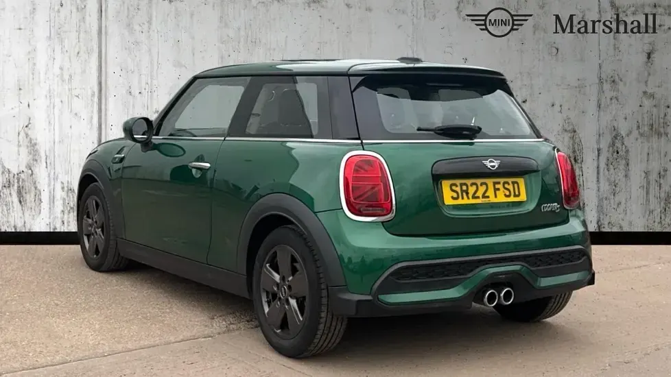 Second-hand Mini Cooper S Classic 178 CP (130 kW) 2022 Verde Hatchback