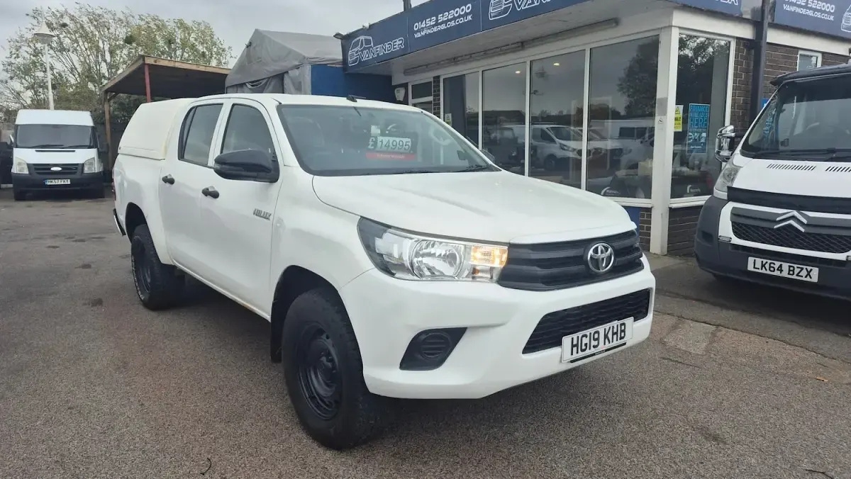 Used Toyota HiLux Active 150 HP (110 kW) 2019 White Pickup