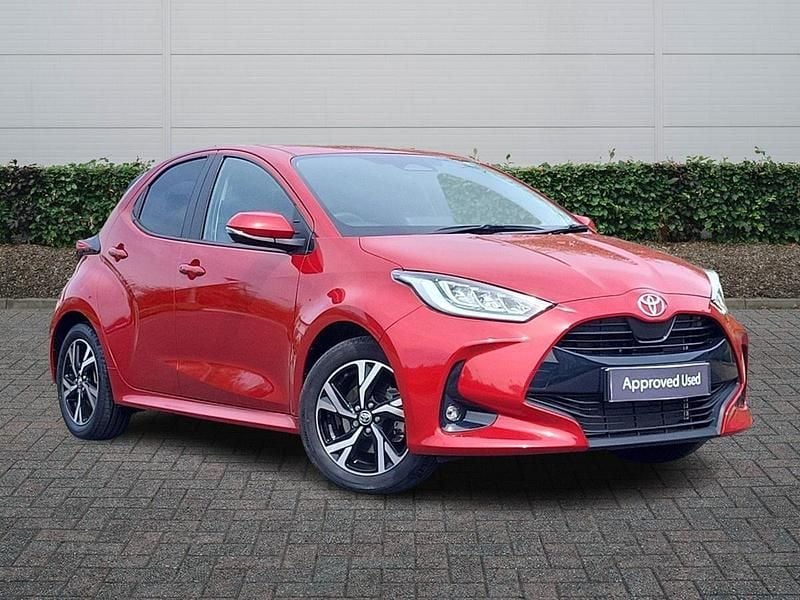Second-hand Toyota Yaris Hybrid Design 2024 Roșu Hatchback