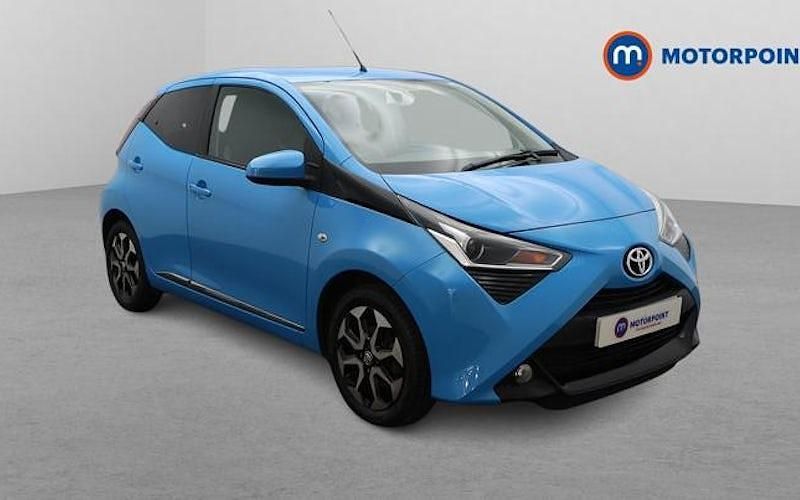 Used Toyota Aygo X-plore 72 HP (52 kW) 2019 Blue Hatchback