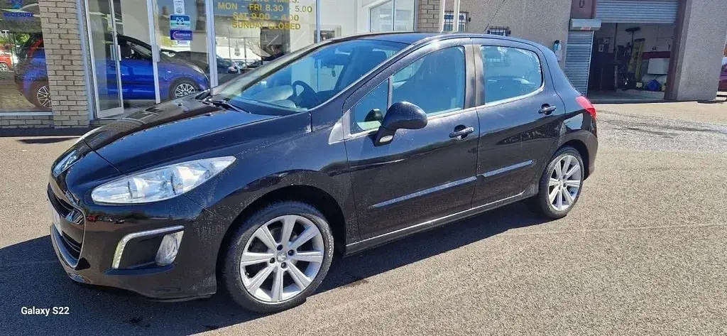 Gebraucht Peugeot 308 Active 120 PS (88 kW) 2011 Schwarz Kleinwagen