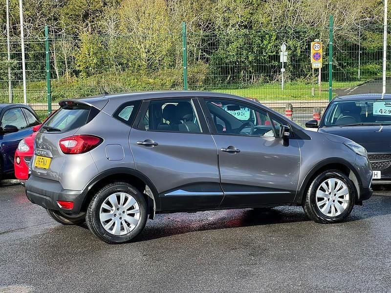 Used Renault Captur Expression+ 90 HP (66 kW) 2016 Grey SUV