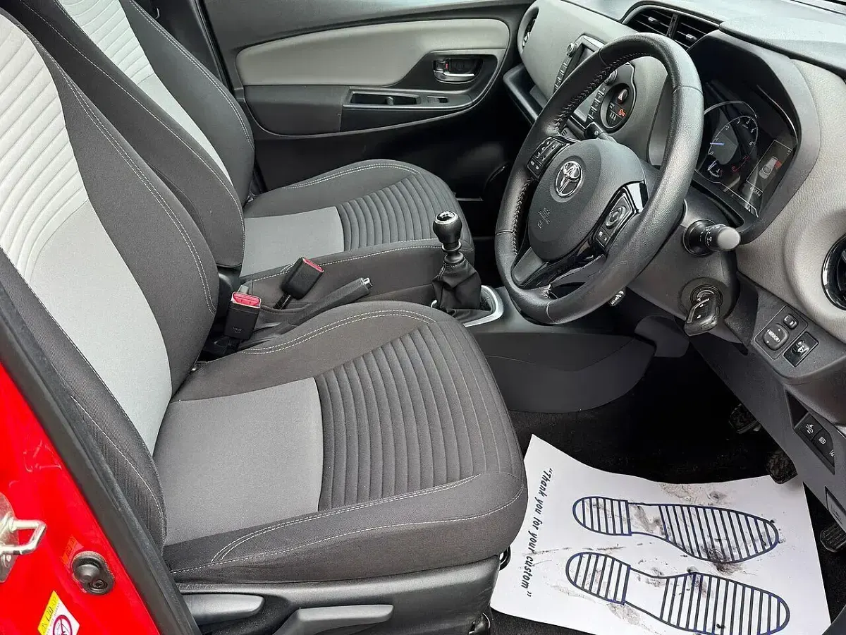 Begagnad Toyota Yaris 111 HK (81 kW) 2019 Röd Halvkombi