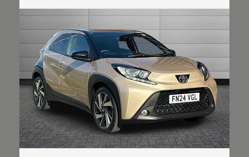 Used Toyota Aygo X 72 HP (52 kW) 2024 Beige SUV