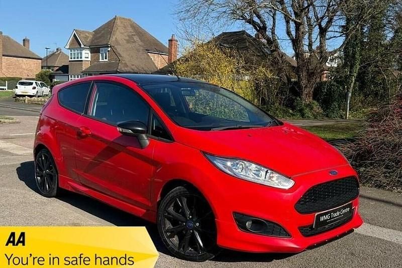 Used Ford Fiesta Zetec 140 HP (102 kW) 2015 Red Hatchback