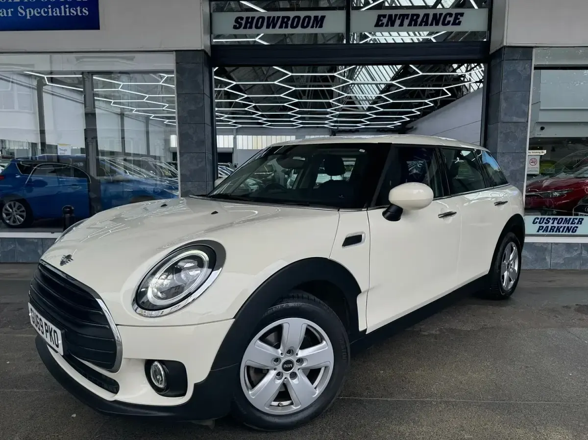 Usado Mini Cooper Clubman Classic 136 CV (100 kW) 2019 Blanco Familiar