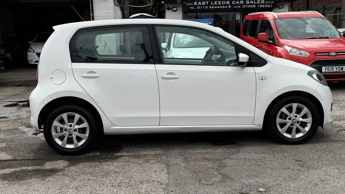 Used Skoda Citigo Elegance 75 HP (55 kW) 2013 White Hatchback