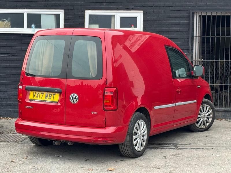 Used VW Caddy Highline 150 HP (110 kW) 2017 Red MPV